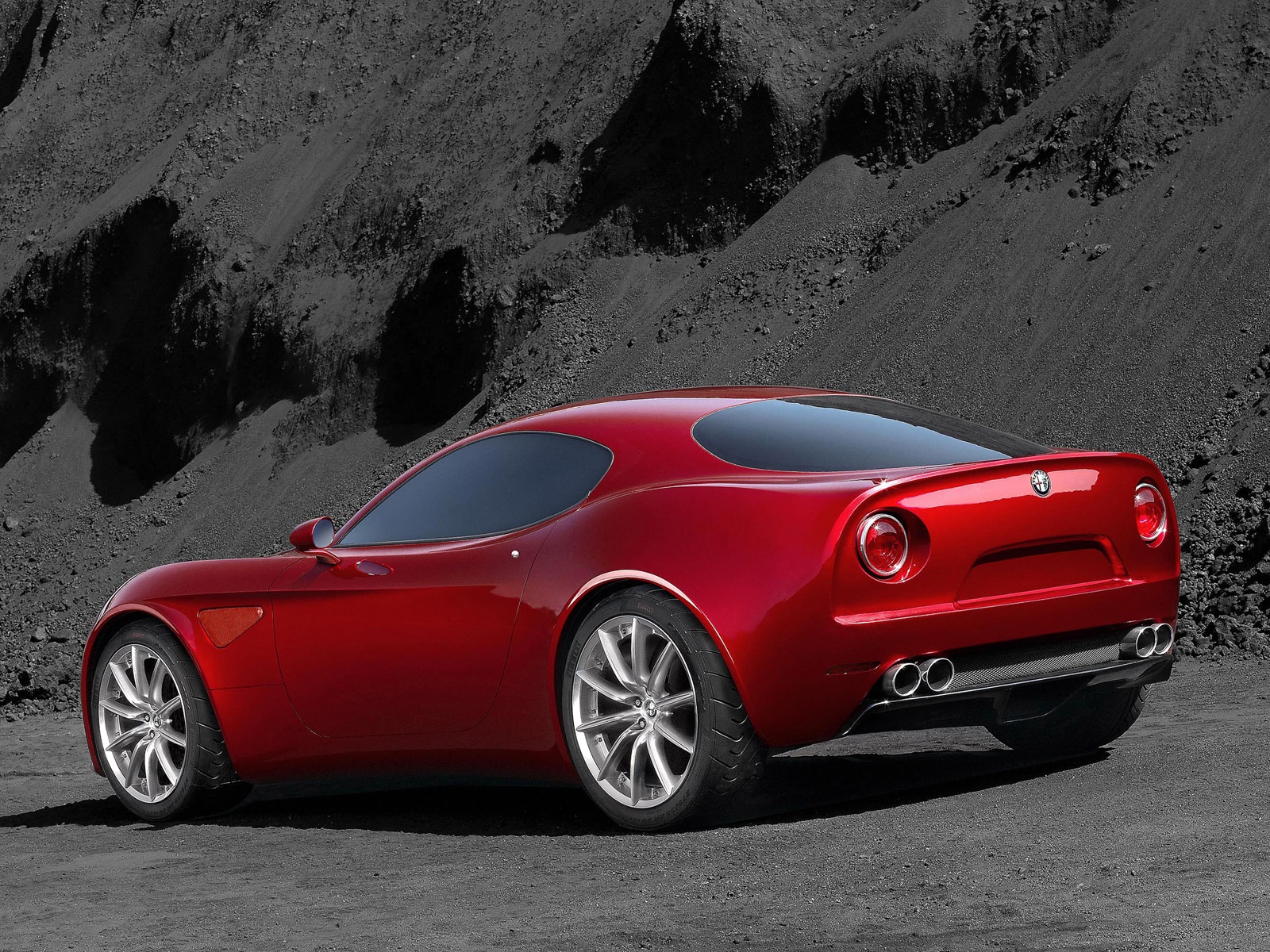 Alfa Romeo 8C Competizione technical specifications and fuel economy